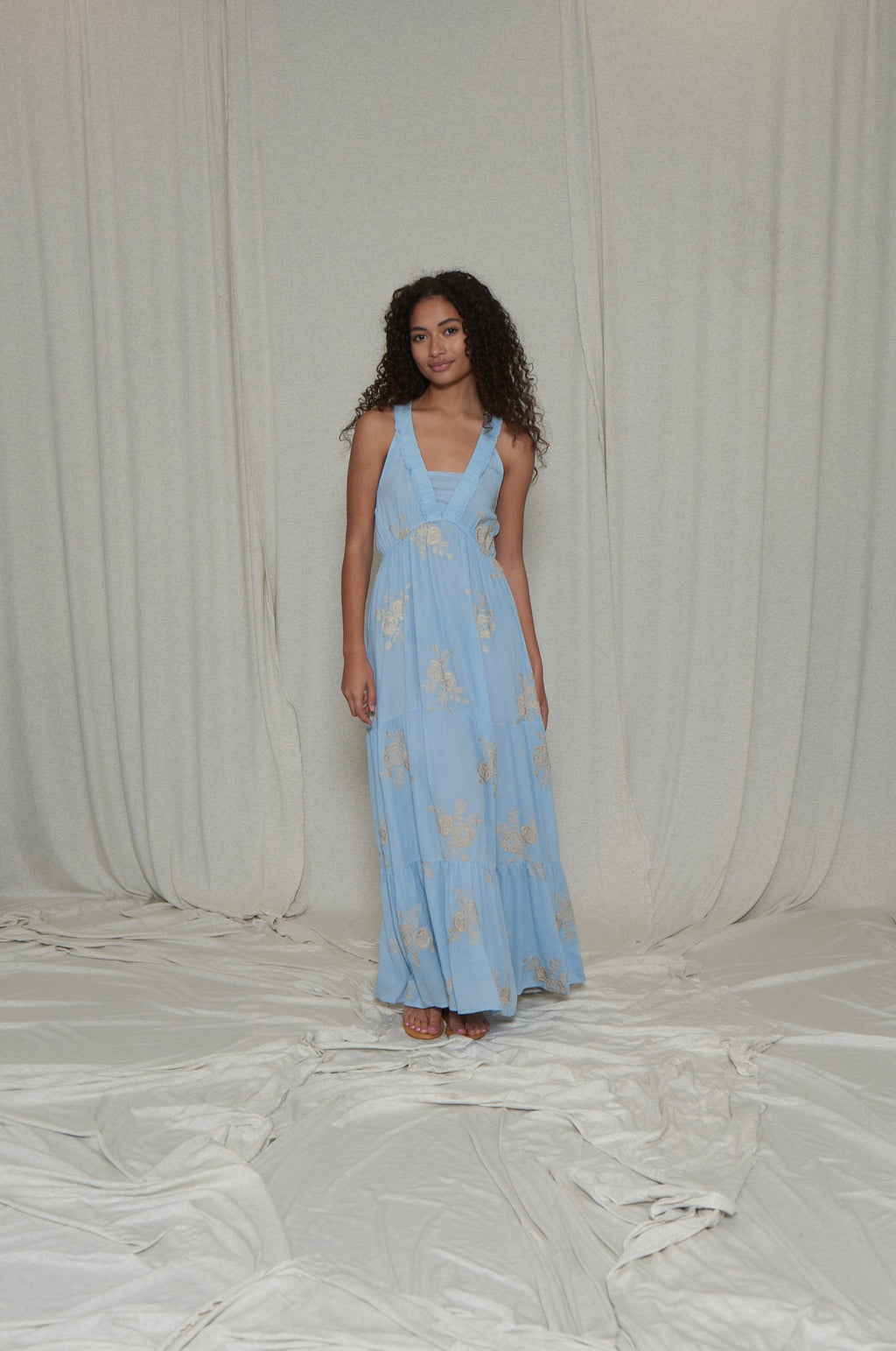 embroidered v-neck maxi dress Embroidery V Neck Wholesale Chiffon Evening Dress With Sleeveless